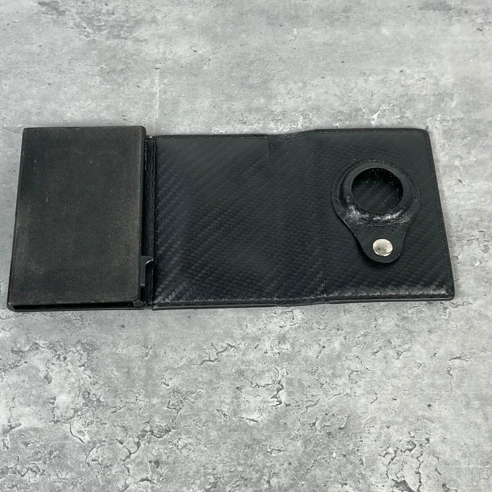 CHIGLN Mens Black Carbon Fiber RFID Blocking Wallet with AirTag‎ Holder
